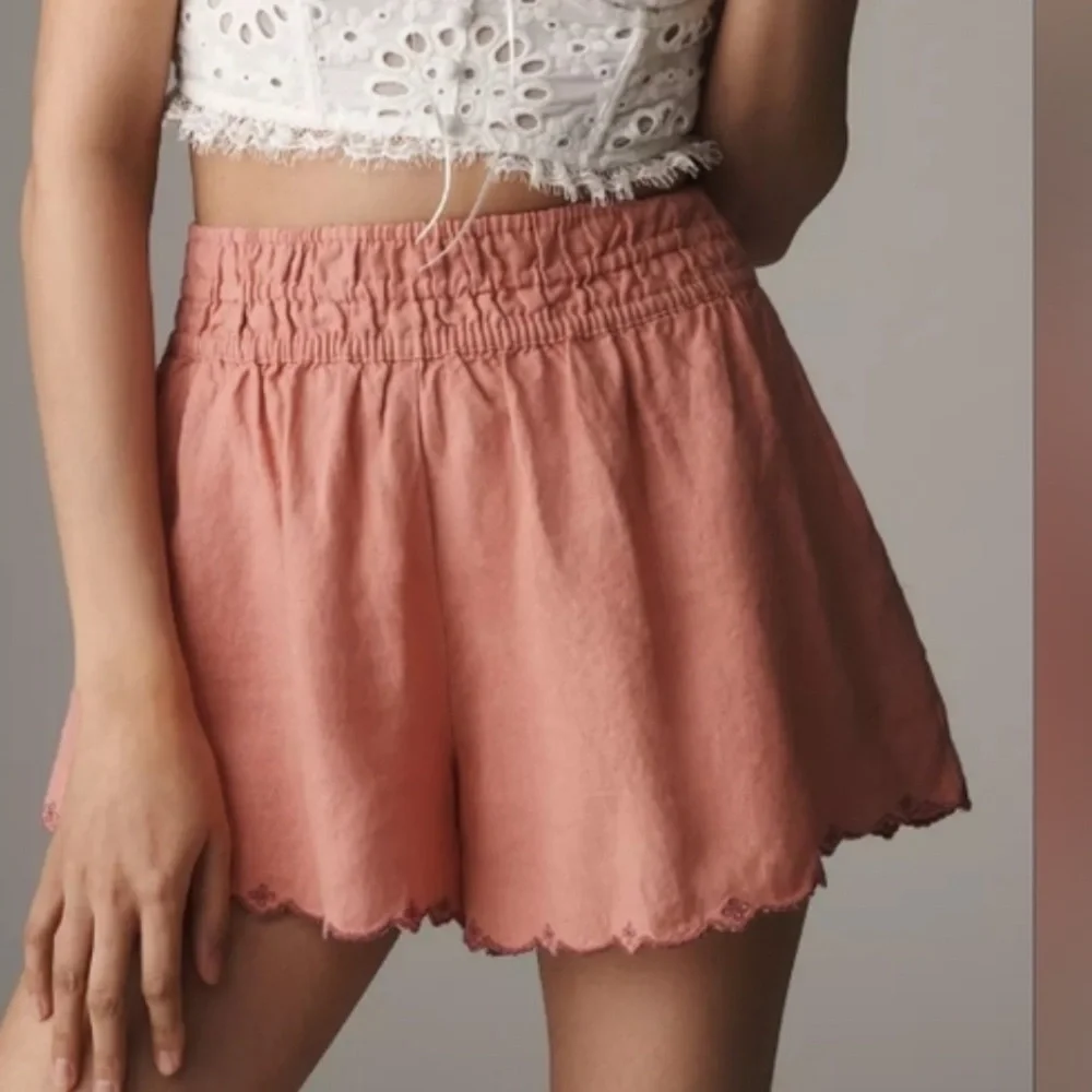 ‘Anthropologie’ Pink Scalloped Hem Shorts - Picture 4 of 4